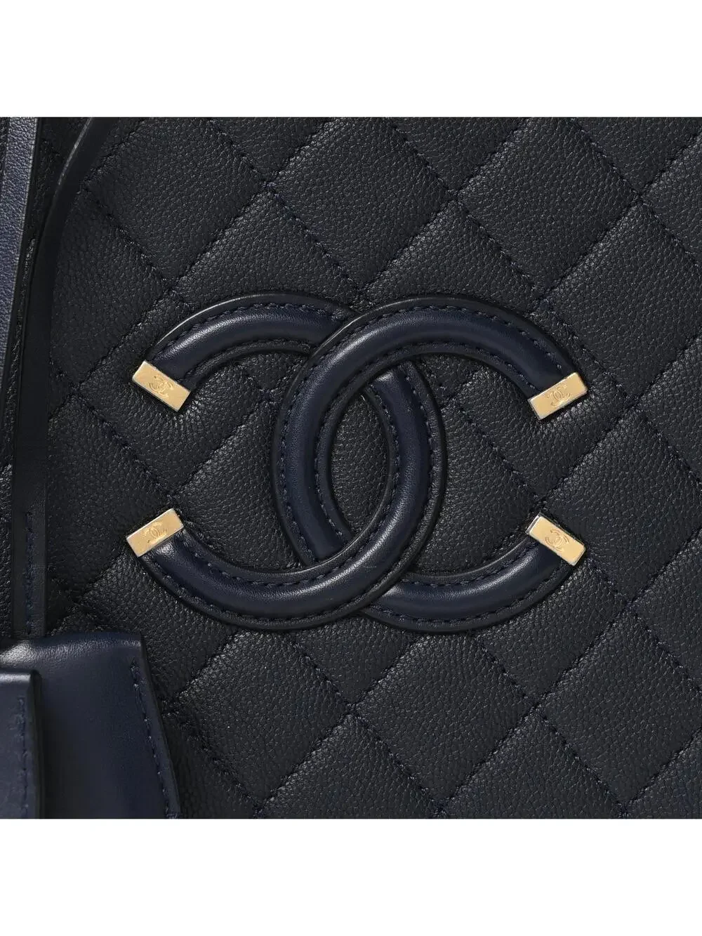 Chanel Caviar Quilted Medium Cc #277880C45B